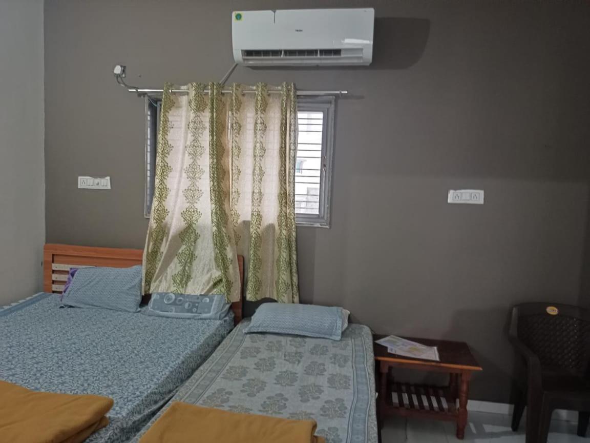 Honest Deluxe Room Garudeshwar Esterno foto
