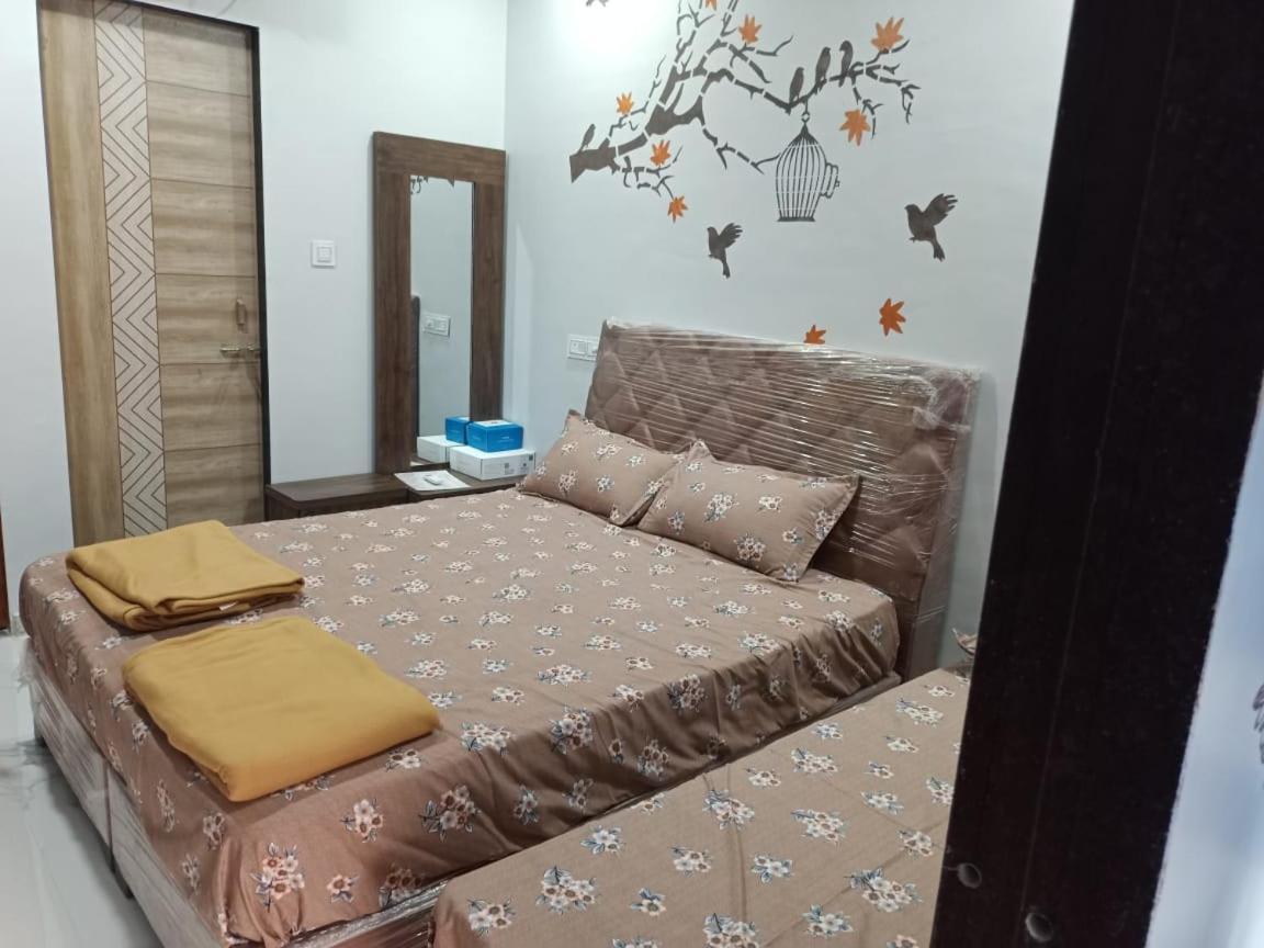 Honest Deluxe Room Garudeshwar Esterno foto